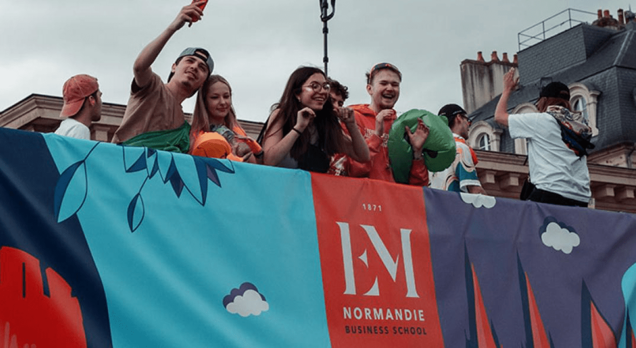 Carnaval Étudiant de Caen : le BDE de l’EM Normandie prépare son char étudiant et cherche des partenaires - La Terrasse